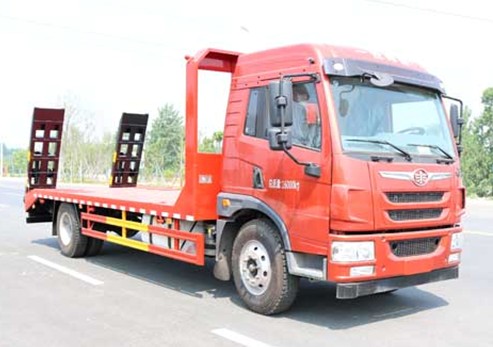解放青島龍V挖掘機(jī)平板運(yùn)輸車圖片 解放青島龍V挖掘機(jī)平板運(yùn)輸車圖片