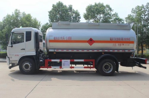 東風(fēng)天錦單橋13.2方易燃液體罐式運(yùn)輸車_潤(rùn)知星牌SCS5181GRYDFH6型易燃液體罐式運(yùn)輸車 東風(fēng)天錦單橋13.2方易燃液體罐式運(yùn)輸車_潤(rùn)知星牌SCS5181GRYDFH6型易燃液體罐式運(yùn)輸車