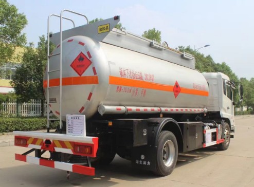 東風(fēng)天錦單橋13.2方易燃液體罐式運(yùn)輸車_潤(rùn)知星牌SCS5181GRYDFH6型易燃液體罐式運(yùn)輸車 東風(fēng)天錦單橋13.2方易燃液體罐式運(yùn)輸車_潤(rùn)知星牌SCS5181GRYDFH6型易燃液體罐式運(yùn)輸車
