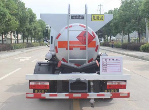 東風(fēng)多利卡1.92方藍(lán)牌易燃液體罐式運(yùn)輸車_潤知星牌SCS5041GRYEQ6型易燃液體罐式運(yùn)輸車 東風(fēng)多利卡1.92方藍(lán)牌易燃液體罐式運(yùn)輸車_潤知星牌SCS5041GRYEQ6型易燃液體罐式運(yùn)輸車